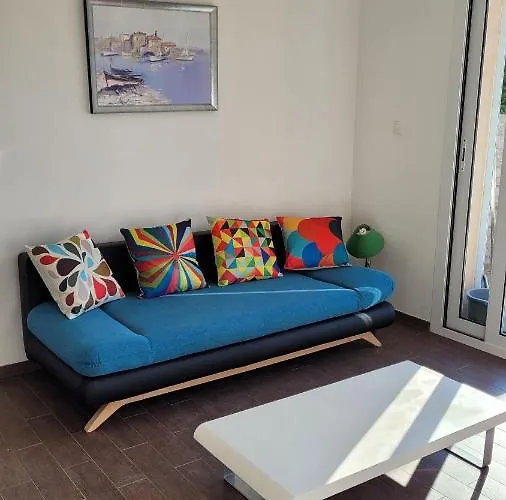 F2 Rez De Jardin Apartment *